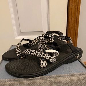 Black and white chacos